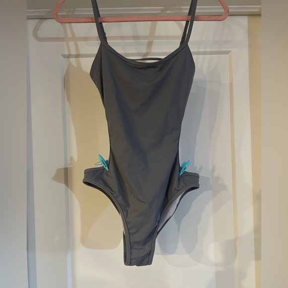 SOLD LOCALLY Lululemon bathing suit BNWOT reversible4-6 - Picture 3 of 6